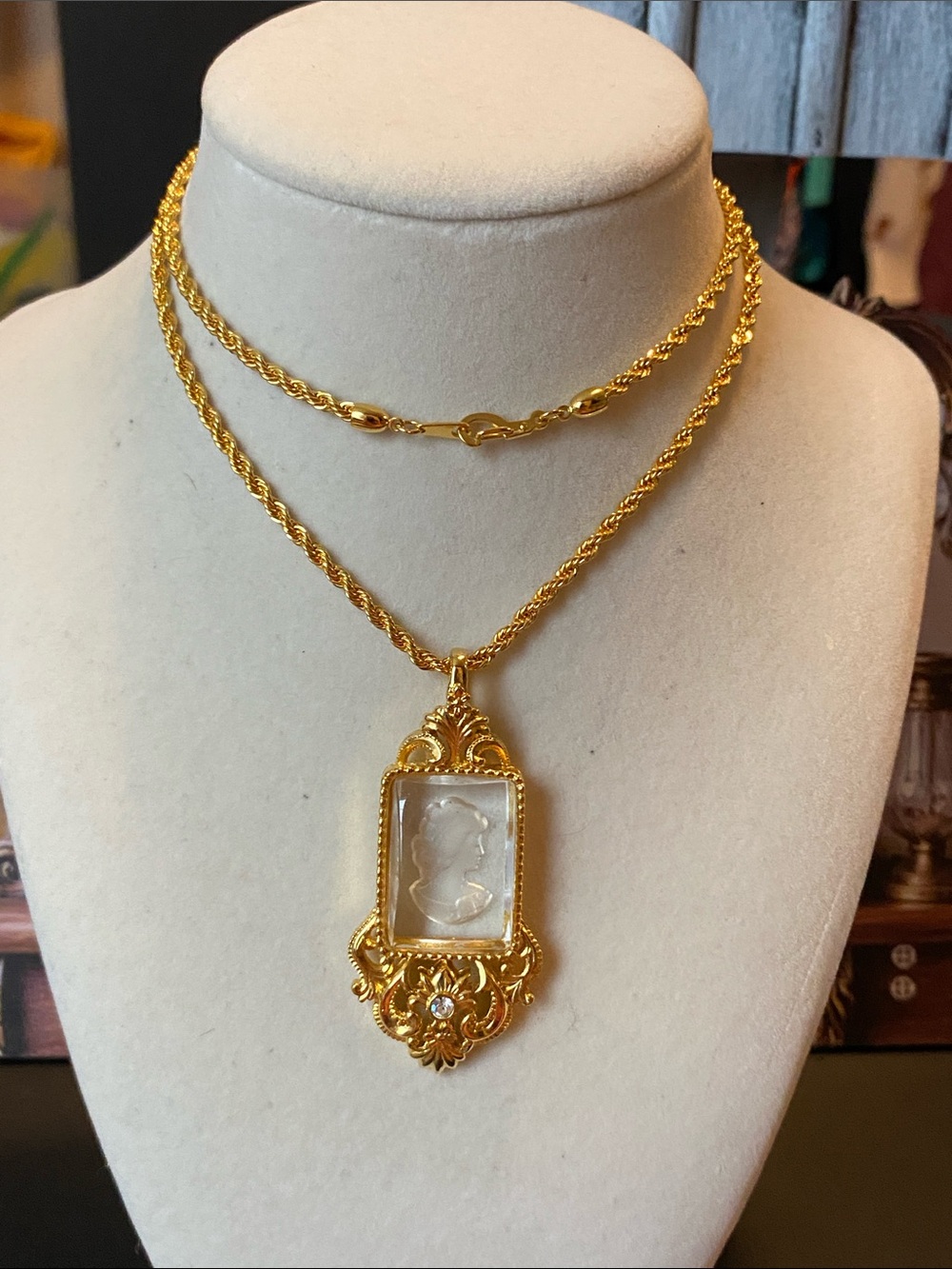 VTG Berebi Gold Cameo Pendant Necklace with Ornate Frame
